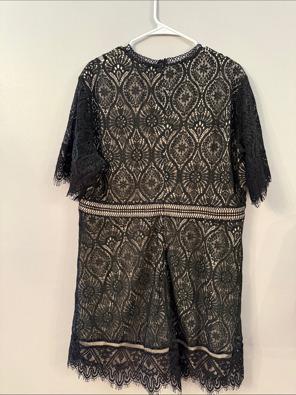 Black Lace Overlay Short Sleeve Knee Length Cocktail Dress - Picture 4 of 6